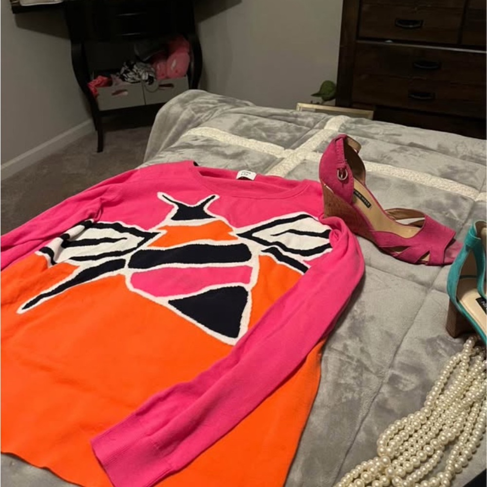 Crown & Ivy Lightweight Vibrant Pink and Orange Summer Graphic Sweater - Picture 3 of 3